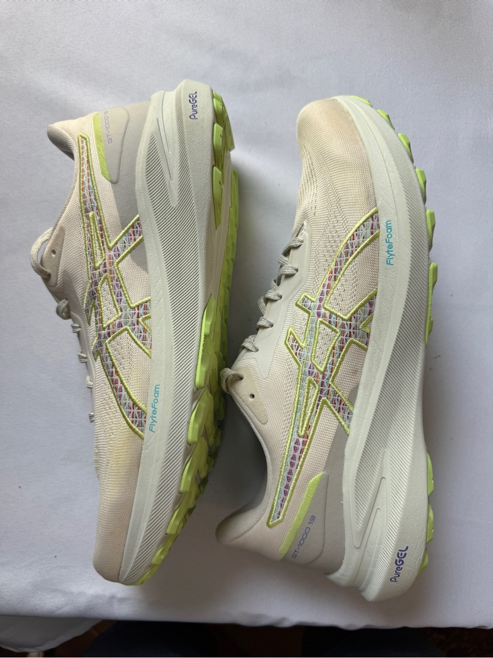 ASICS GT-1000 13 men size 10.5 in excellent condition, embroidered asics design